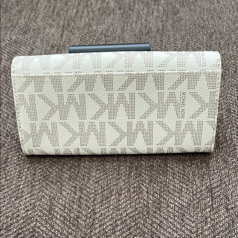 Michael Kors Fulton Flap Continental Wallet Vanilla - Picture 3 of 8
